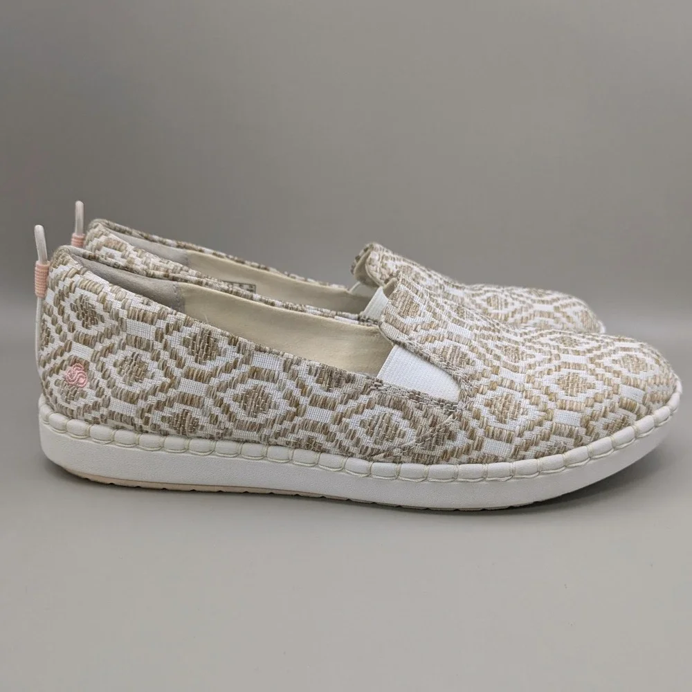 Clarks Womens CloudSteppers Step Glow Slip Flats Beige /‎ White Weave Size 8.5